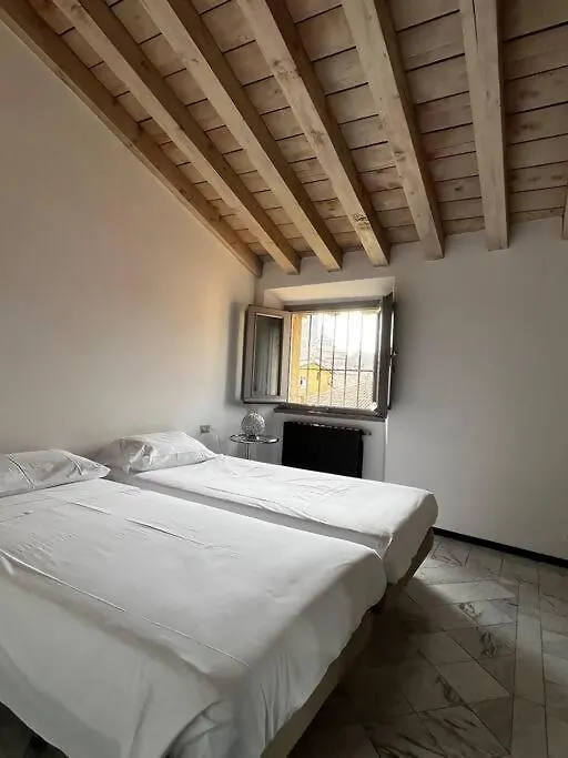 Chambre Dans La Tour Bergamo Guest house