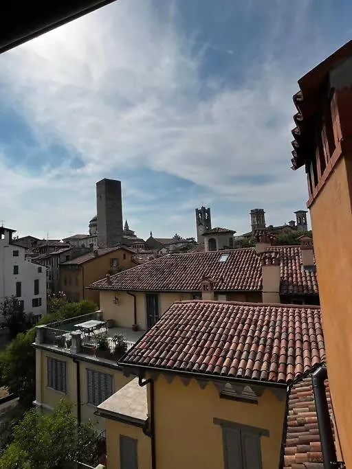 Chambre Dans La Tour Bergamo 0*,  Italy